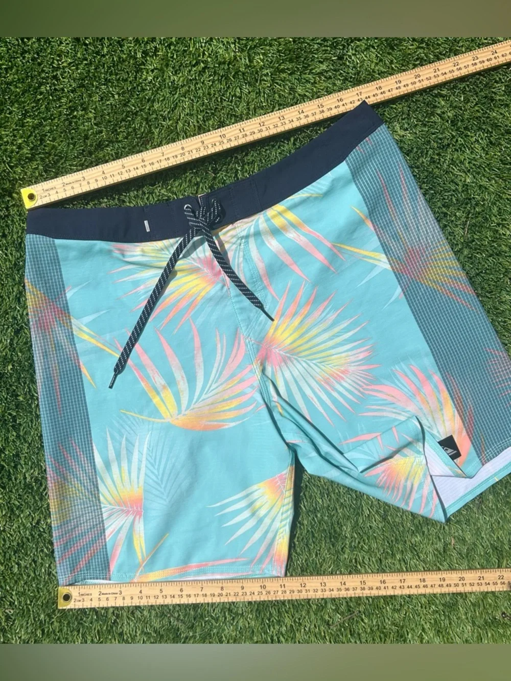 Quiksilver Men's 34 Highlite Arch 19 Boardshorts Angel Blue Swim Shorts Tropical - Picture 8 of 10